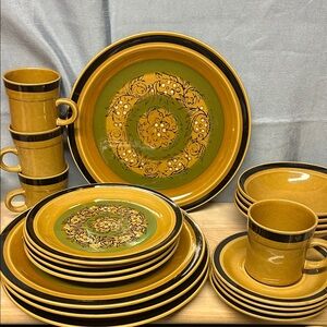 Vintage Montezuma International Stoneware Ceramic Dinnerware Set of 20 pcs
